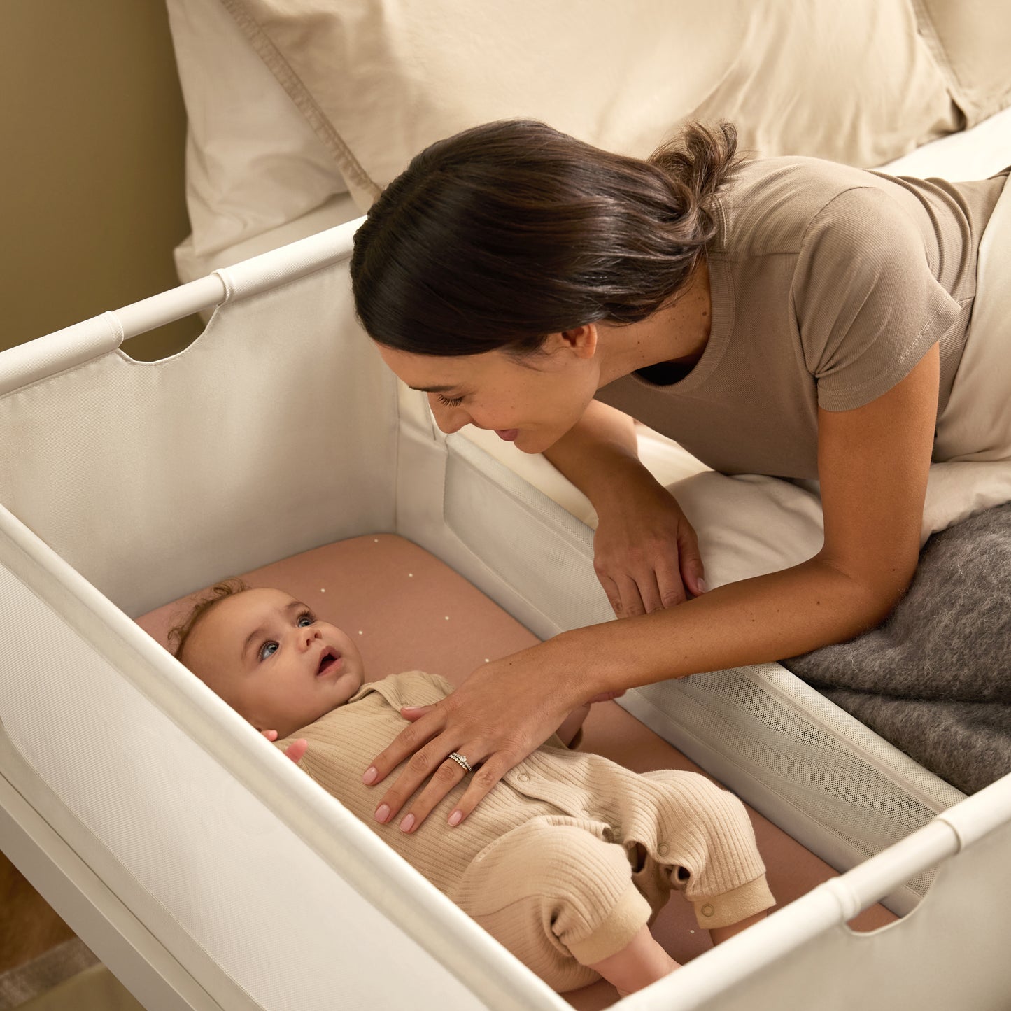 A Cashmere Snuzpod5 bedside crib designed for infants, showcasing a modern and safe sleeping environment.