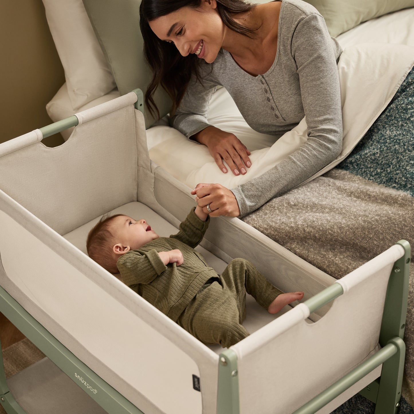 A Sage Snuzpod5 bedside crib designed for infants, showcasing a modern and safe sleeping environment.