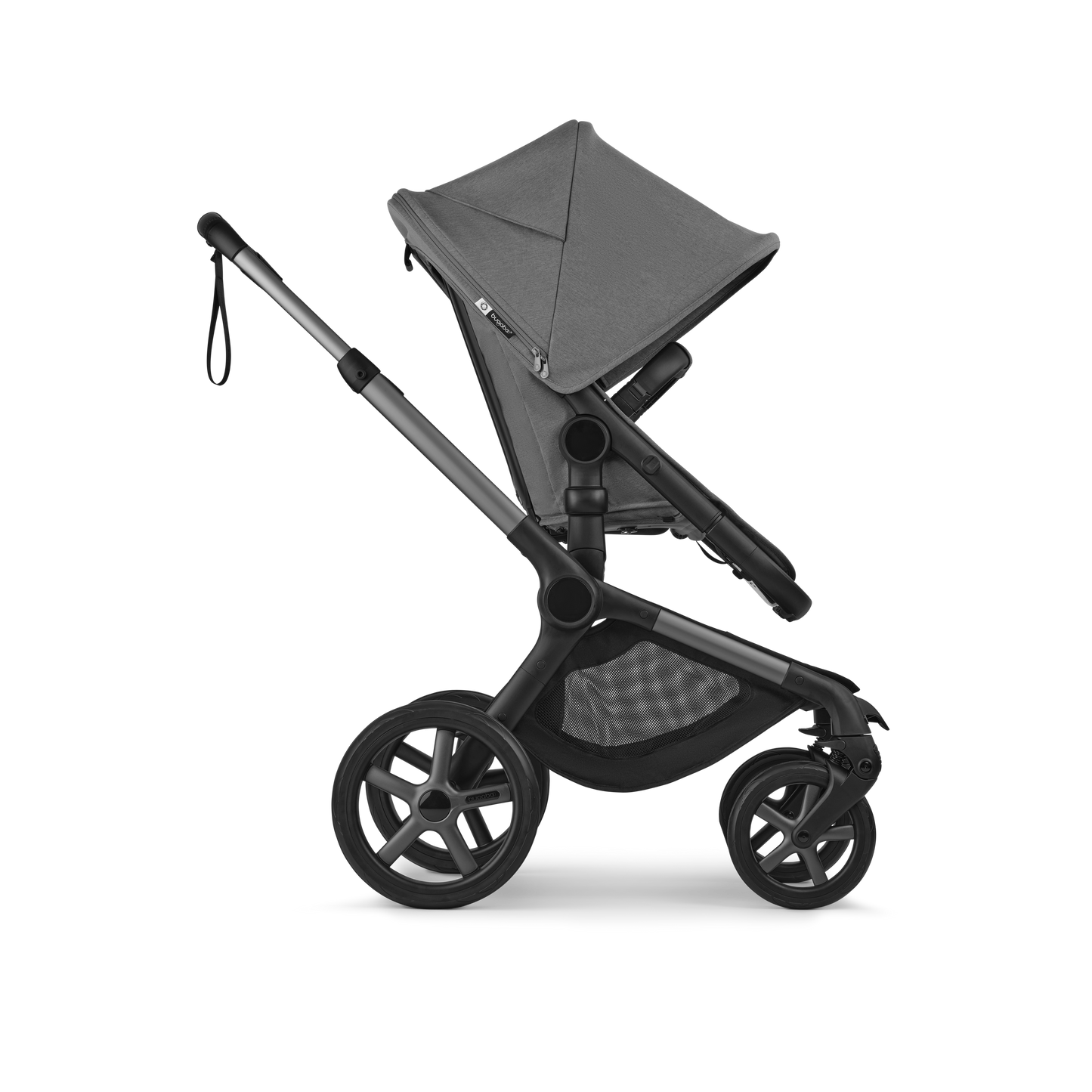 The moon grey Bugaboo Fox5 pushchair, equipped with a seat and carrycot fabric, offers a compact fold for all-terrain use.