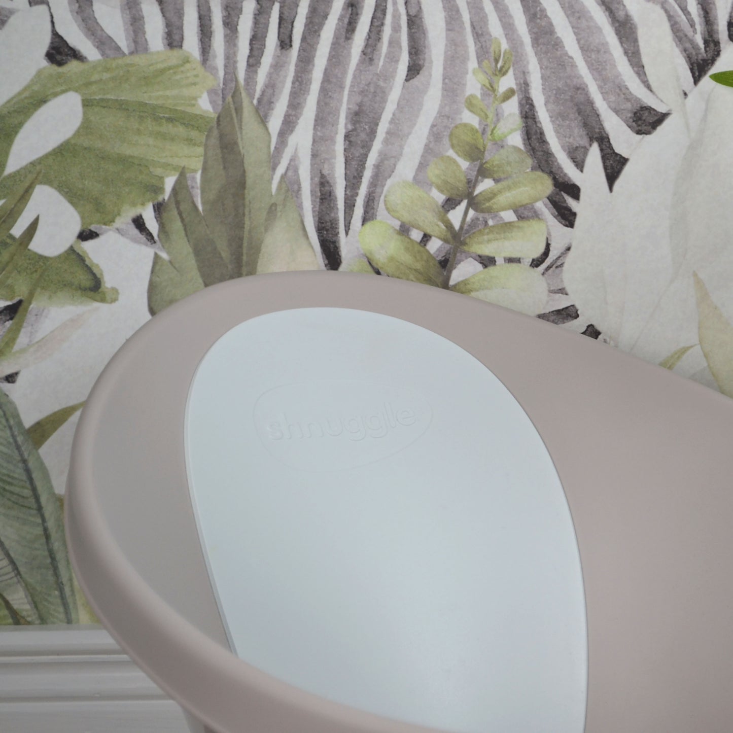 Shnuggle bath in Taupe