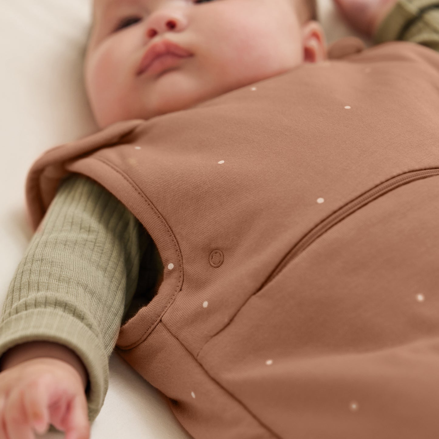 SnuzPouch 0-6 months in blush spots