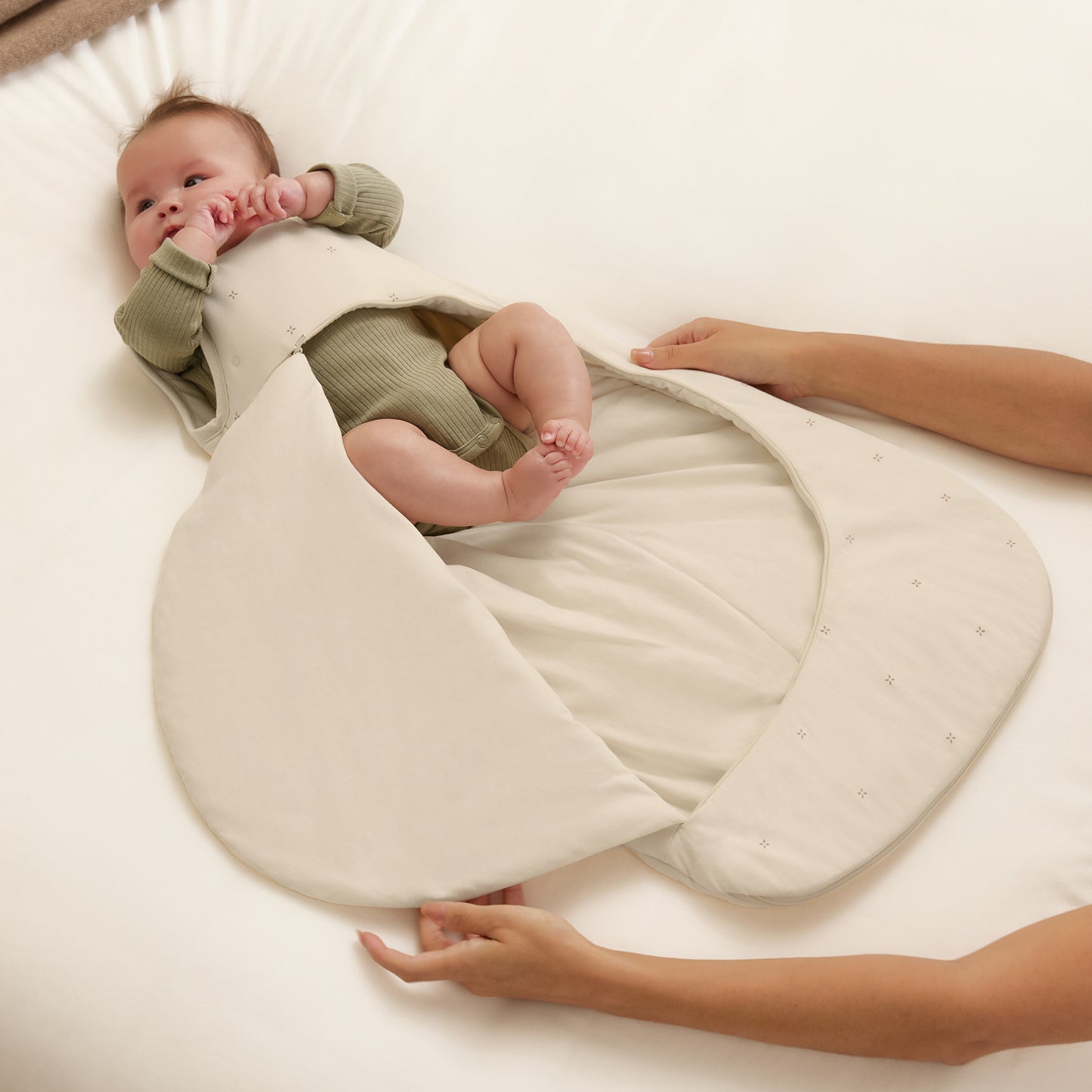 SnuzPouch 0-6 months in Cashmere
