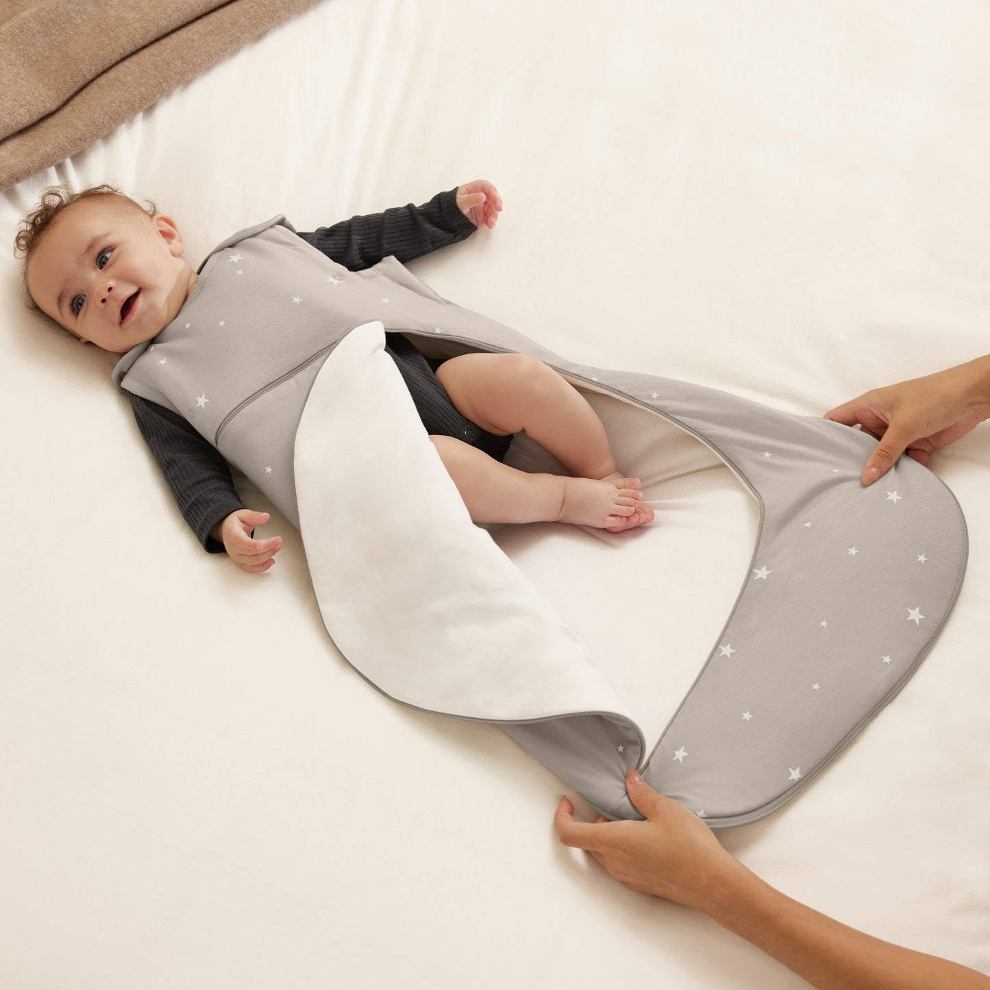 SnuzPouch 0-6 months white stars