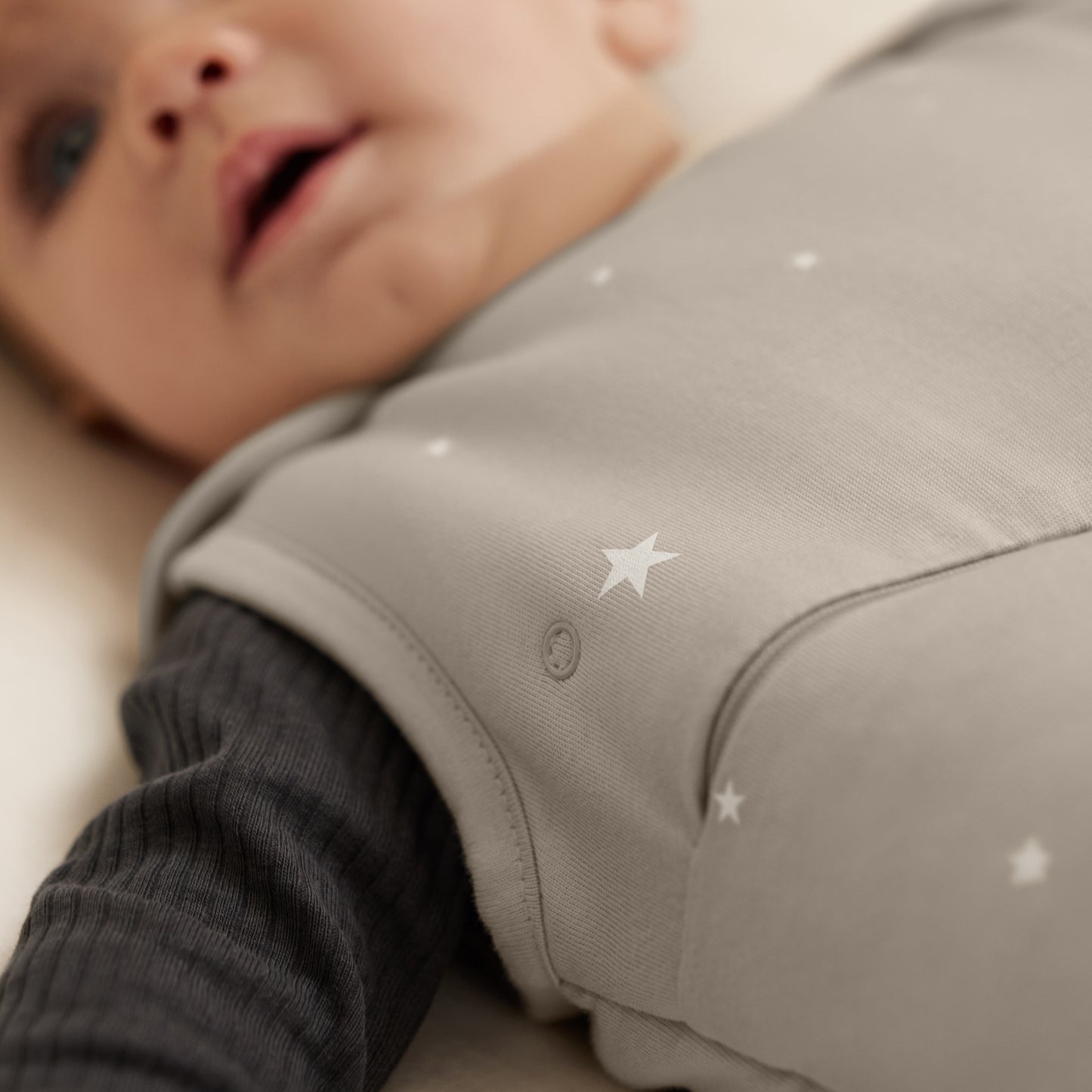 SnuzPouch 0-6 months white stars