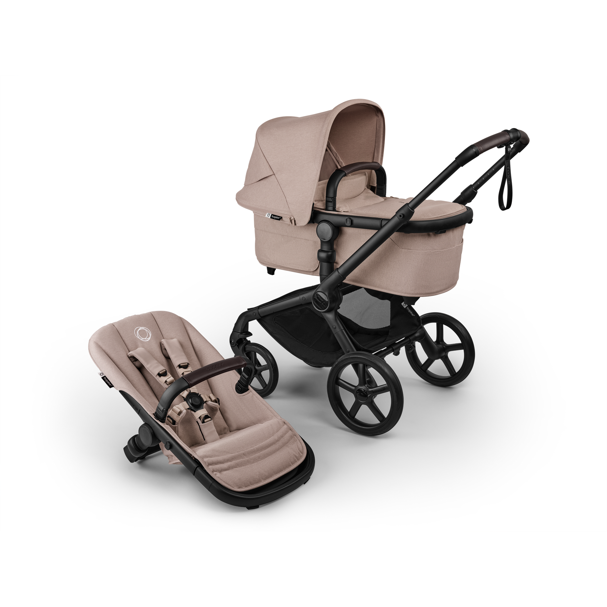 The desert taupe Bugaboo Fox5 pushchair, equipped with a seat and carrycot fabric, offers a compact fold for all-terrain use.