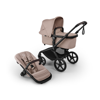 The desert taupe Bugaboo Fox5 pushchair, equipped with a seat and carrycot fabric, offers a compact fold for all-terrain use.