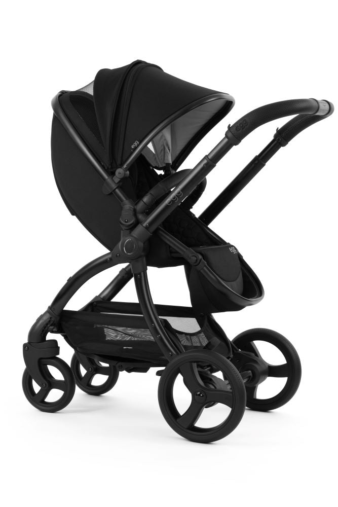 Egg3 Stroller in Panther Black colour way.