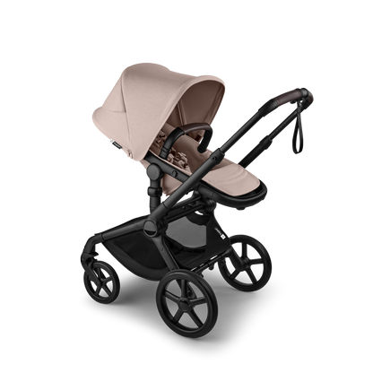 The desert taupe Bugaboo Fox5 pushchair, equipped with a seat and carrycot fabric, offers a compact fold for all-terrain use.