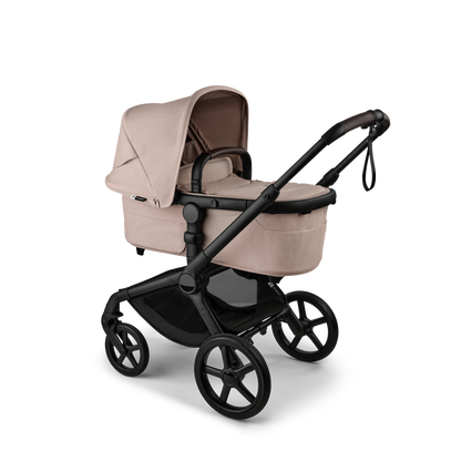 The desert taupe Bugaboo Fox5 pushchair, equipped with a seat and carrycot fabric, offers a compact fold for all-terrain use.