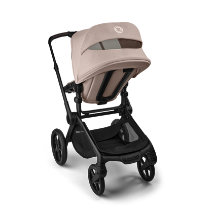 The desert taupe Bugaboo Fox5 pushchair, equipped with a seat and carrycot fabric, offers a compact fold for all-terrain use.