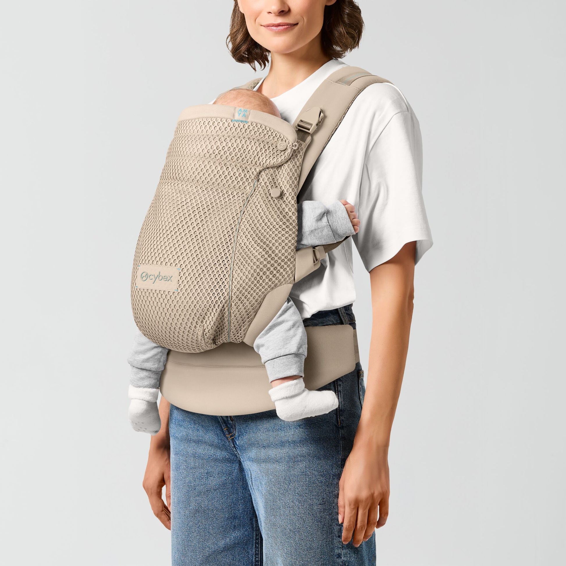 Cybex Amya baby carrier in magic black colour way.