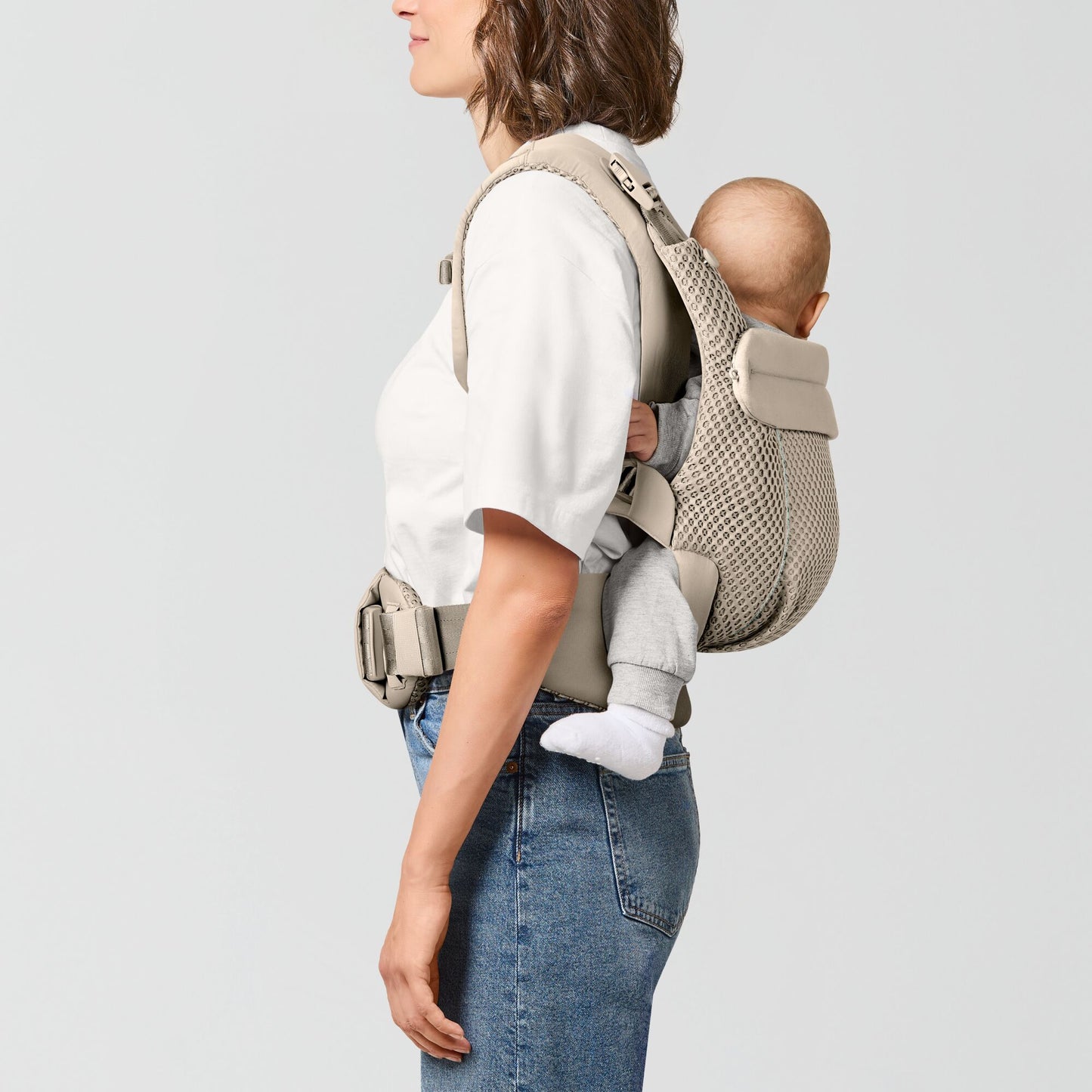 Cybex Amya baby carrier in chocolate brown colour way.