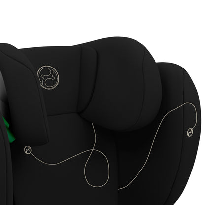 The Solution G car seat in moon black, showcasing its design.