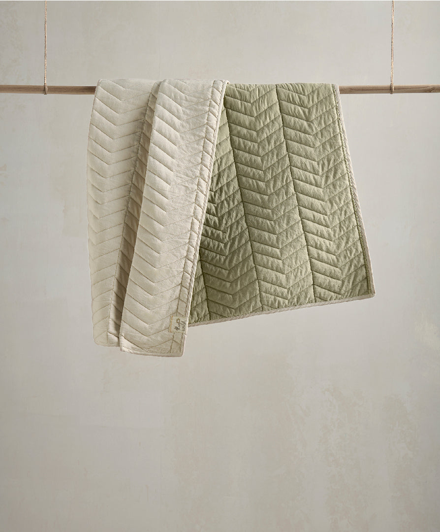 Quilt - Sage green/Neutral