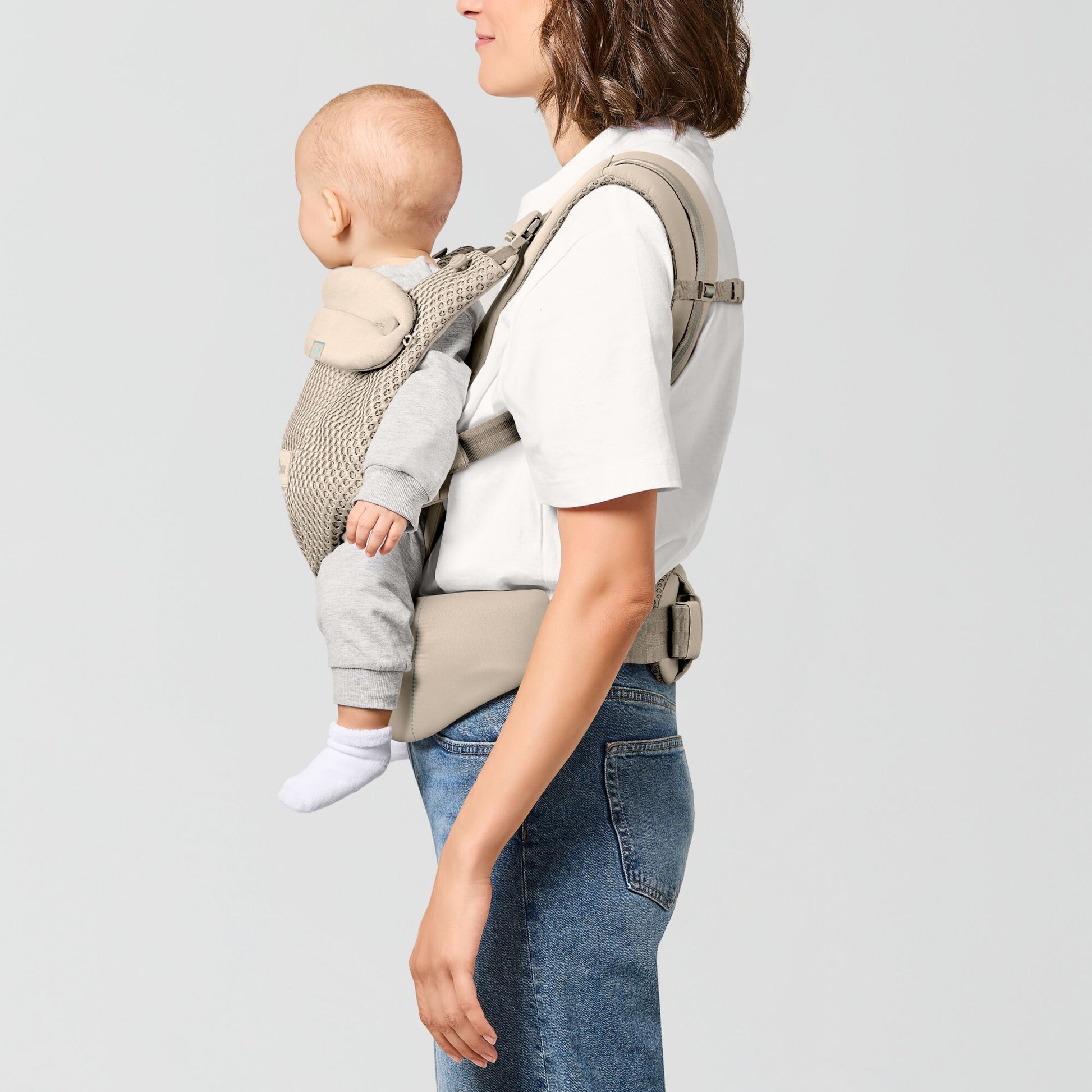 Cybex Amya baby carrier in fog grey colour way.