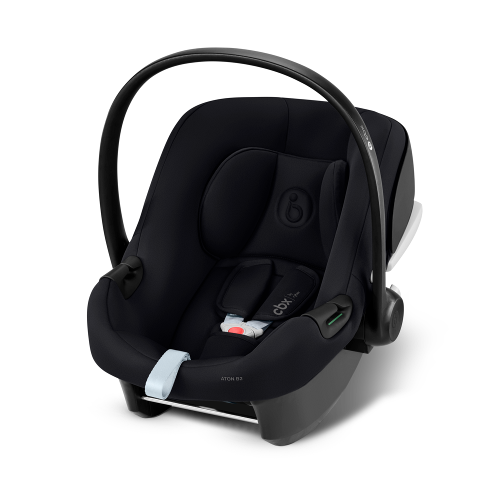 Cybe Aton B2 car seat and isofix base in black.