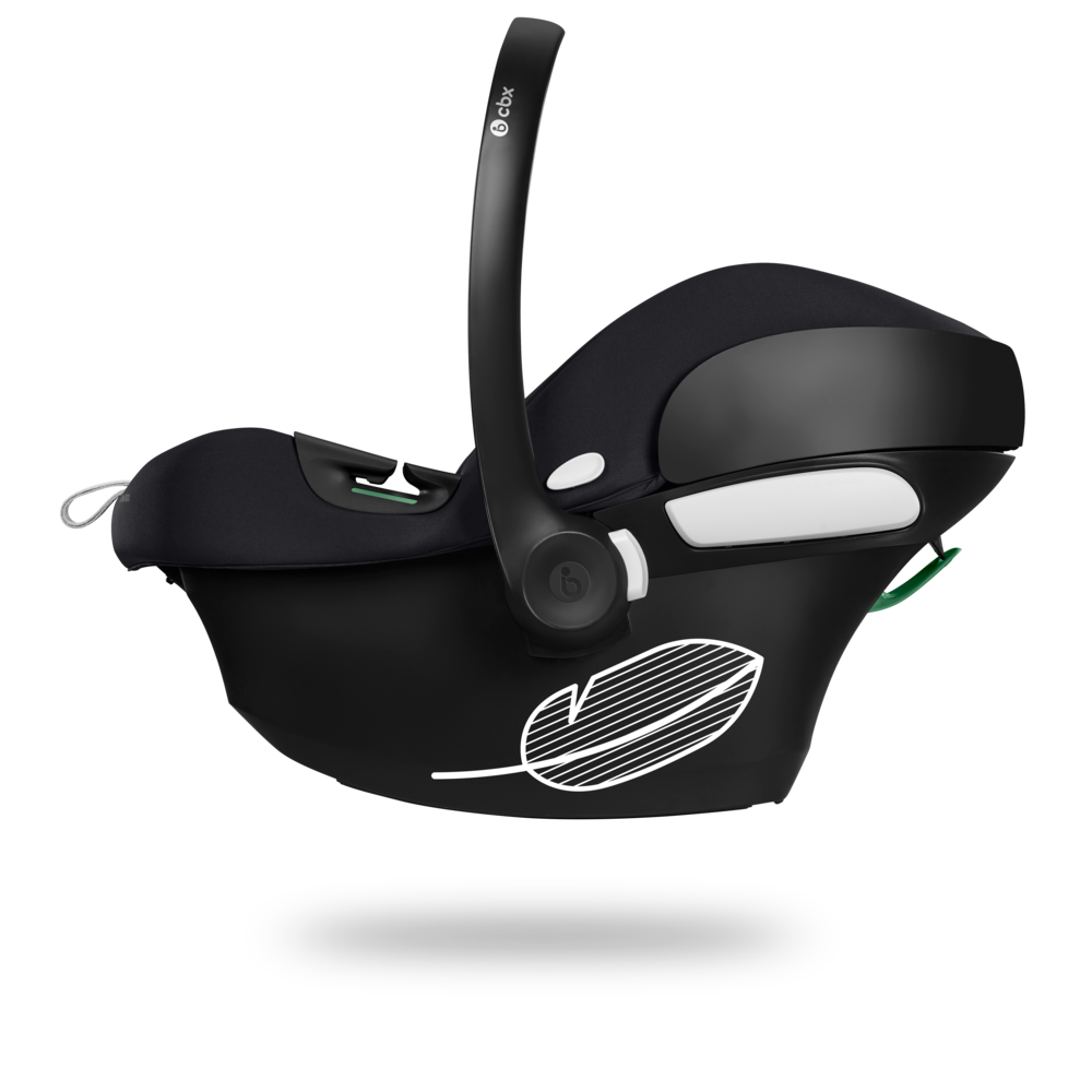 Cybe Aton B2 car seat and isofix base in black.