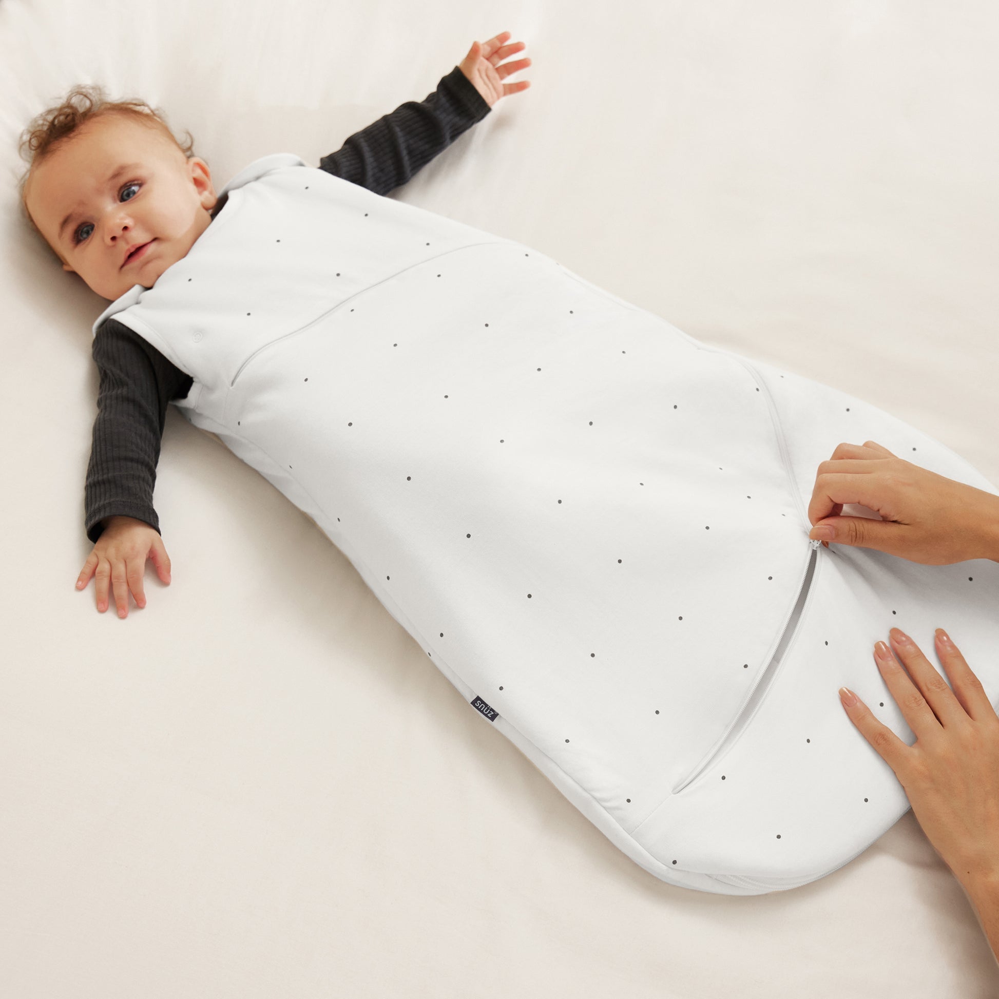  SnuzPouch 0-6 months in white spots 