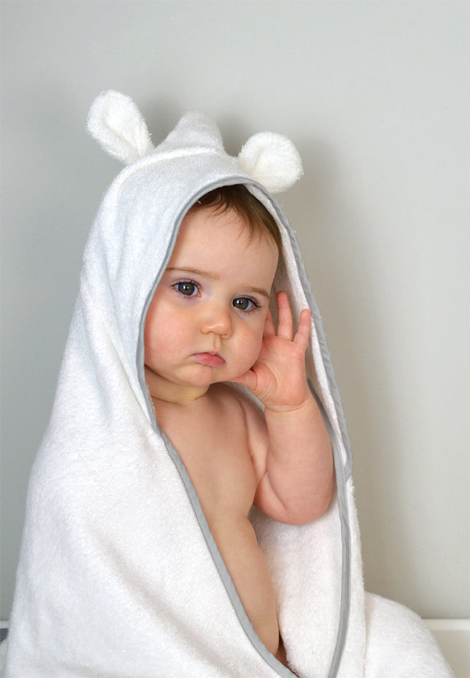 Shnuggle hooded towel in white