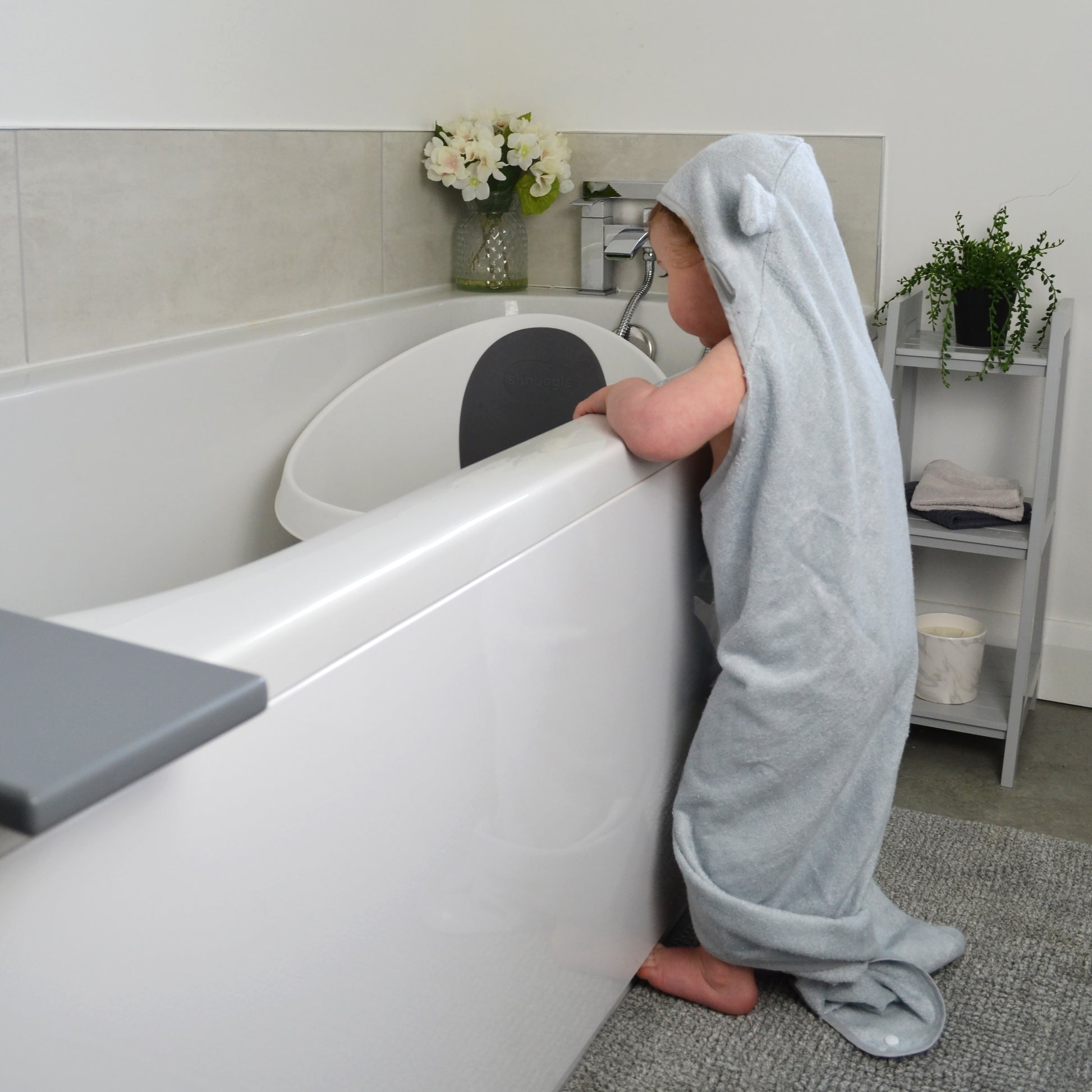 Shnuggle hooded towel in grey