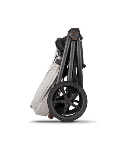 Venicci Claro in Vanilla stroller, carrycot and accessories displayed, highlighting a 2-in-1 travel system with mesh ventilation and one-hand folding capability.