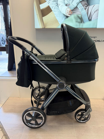 Oyster 4 Stroller, Carrycot & Accessories Bundle -Black Olive - SHOP FLOOR DISPLAY MODEL
