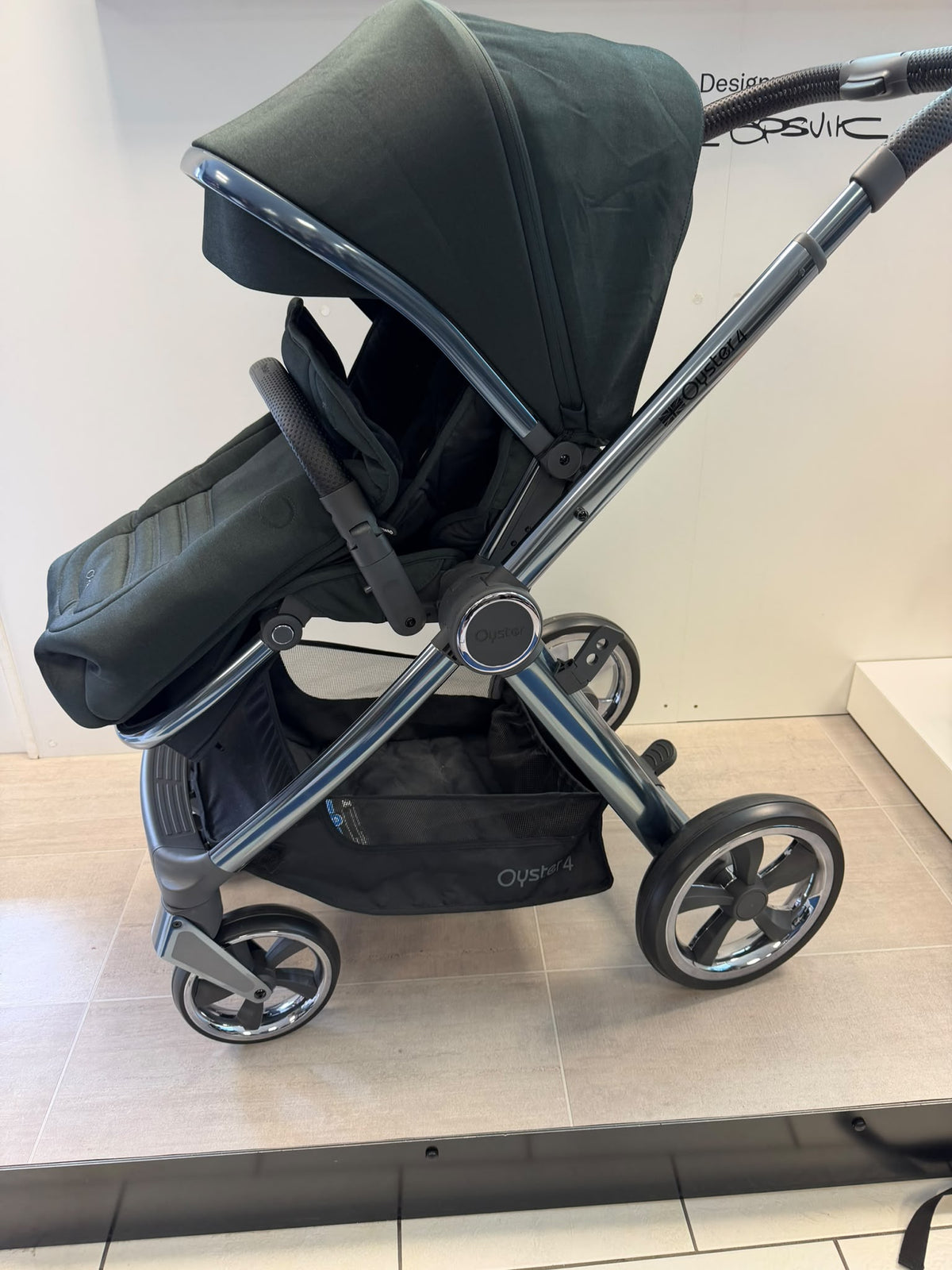Oyster 4 Stroller, Carrycot & Accessories Bundle -Black Olive - SHOP FLOOR DISPLAY MODEL