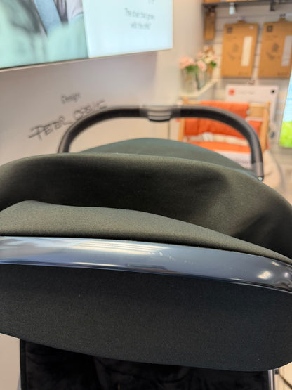 Oyster 4 Stroller, Carrycot & Accessories Bundle -Black Olive - SHOP FLOOR DISPLAY MODEL