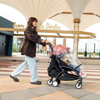 STOKKE YOYO rain cover showen on a 6+ stroller.