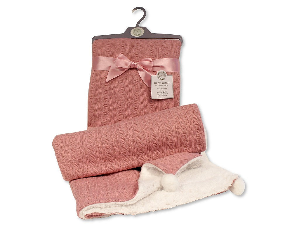 A cosy blanket designed for babies to provide warmth and softness.