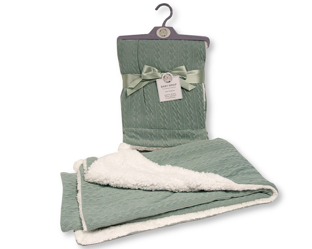 A cosy blanket designed for babies to provide warmth and softness.