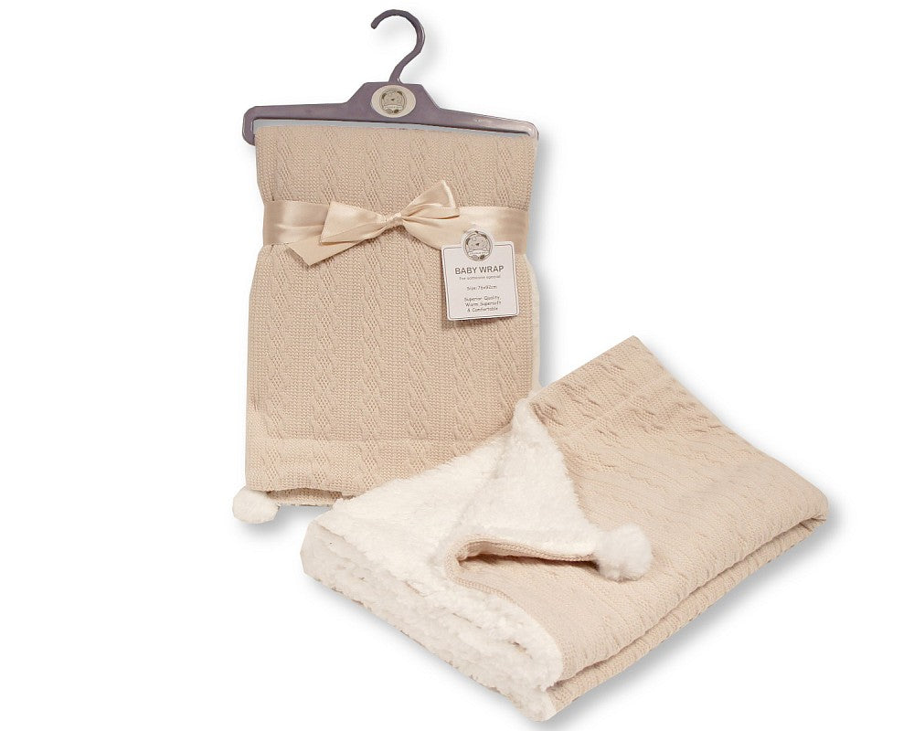 A cosy blanket designed for babies to provide warmth and softness.