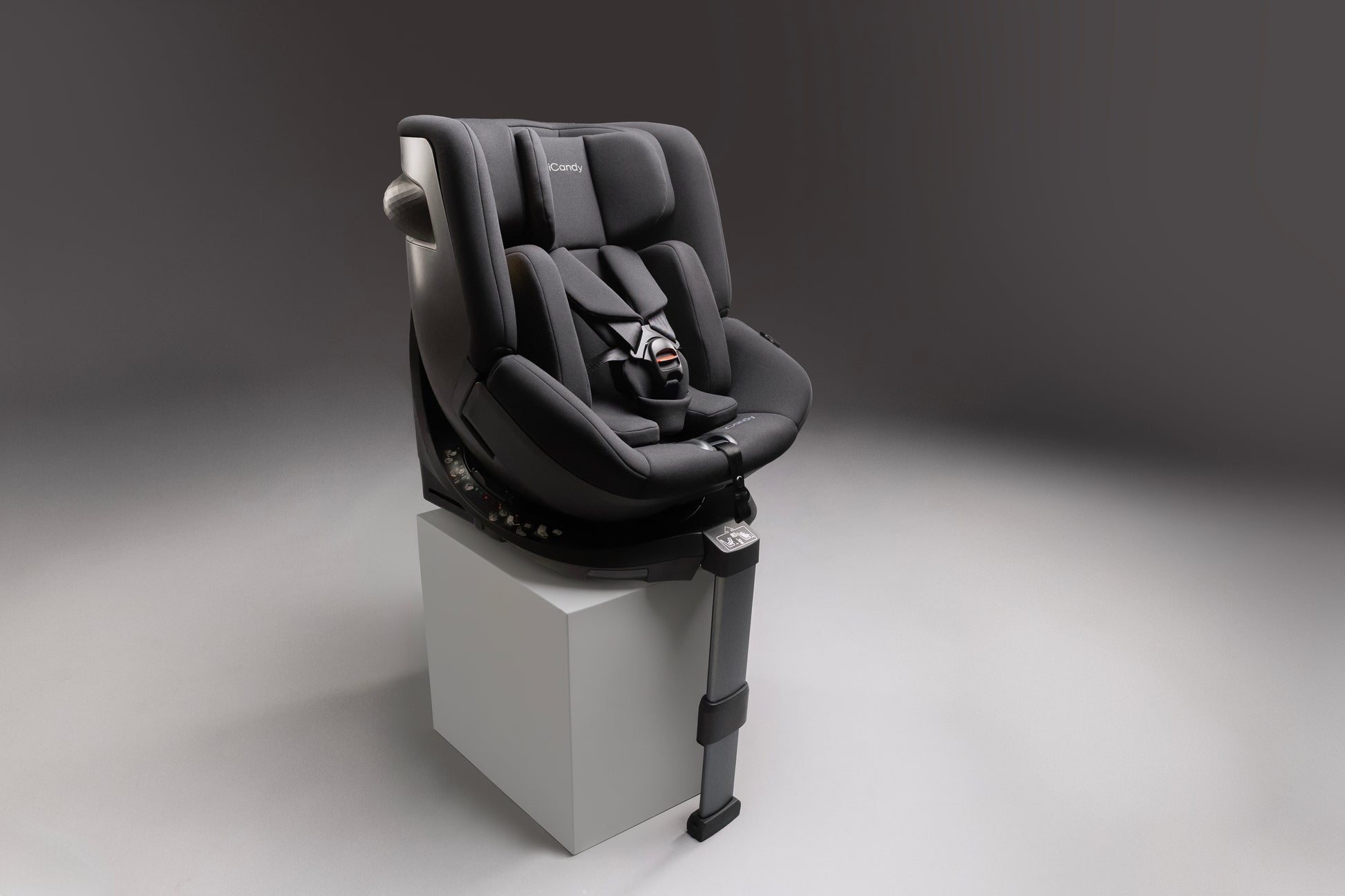 iCandy 360 car seat and swivel base in black colour.