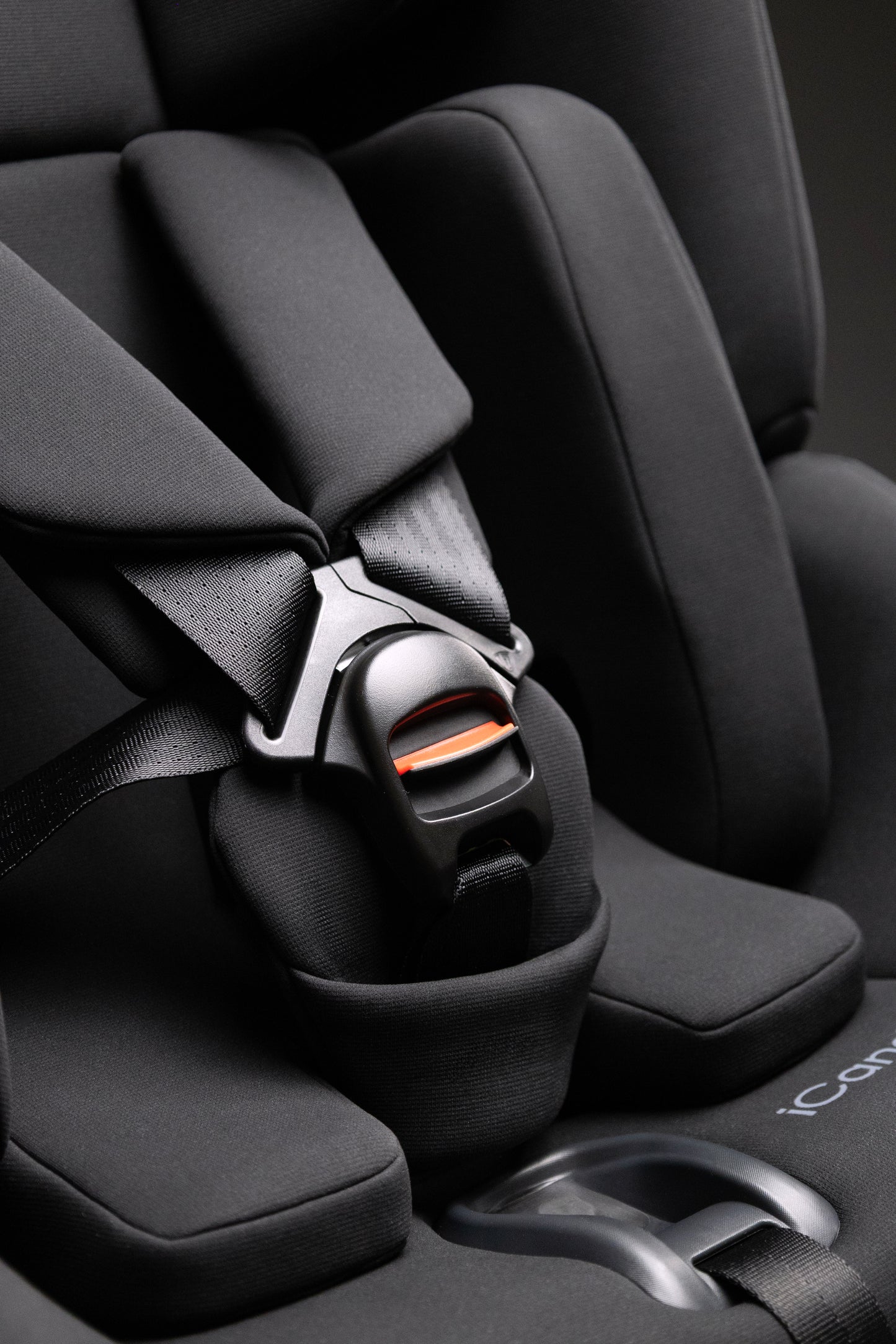 iCandy 360 car seat and swivel base in black colour.