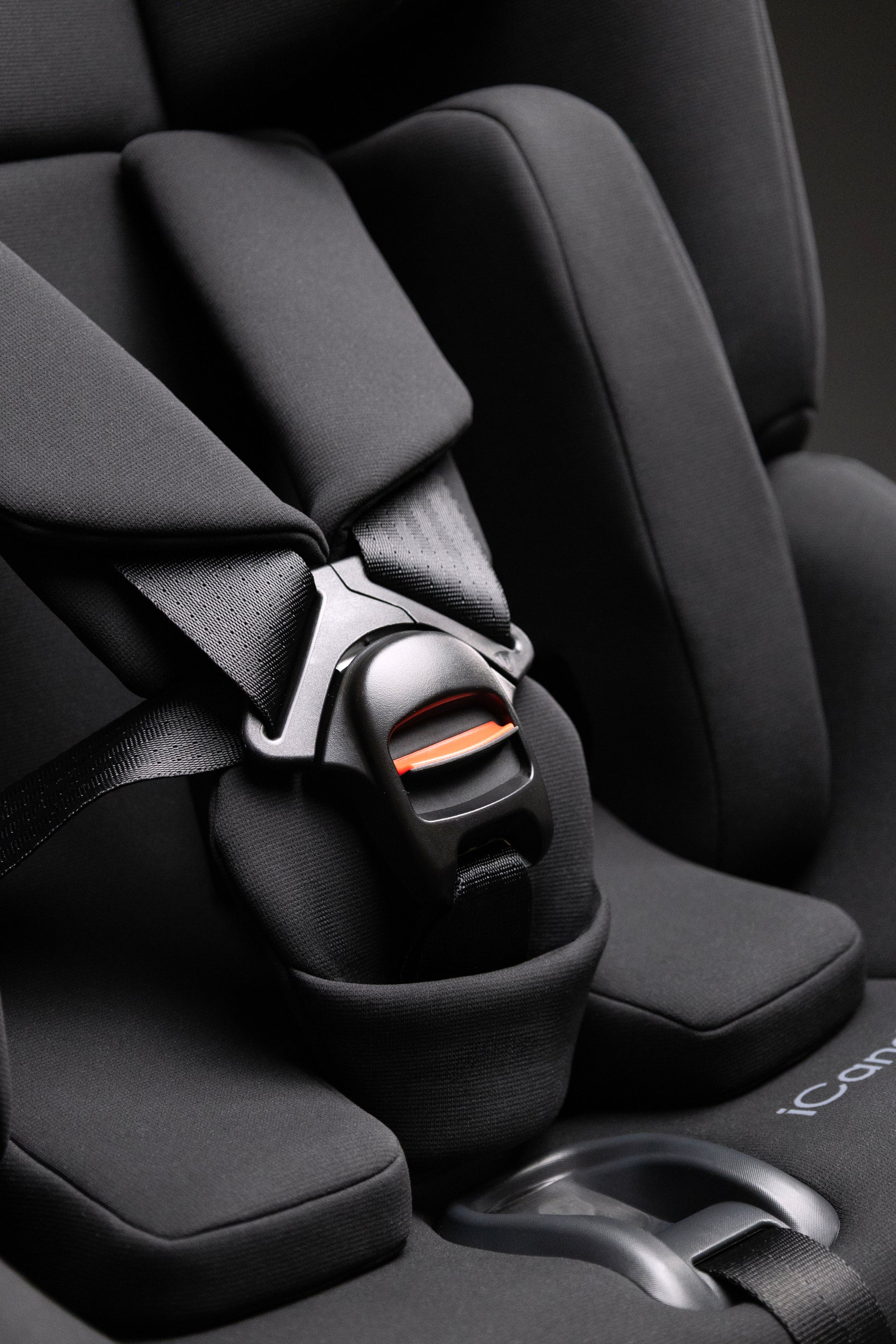 iCandy 360 car seat and swivel base in black colour.