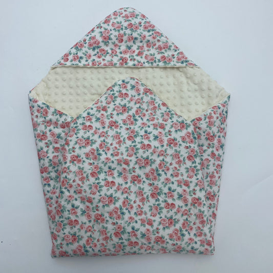 Little loves blanket in Rose print.